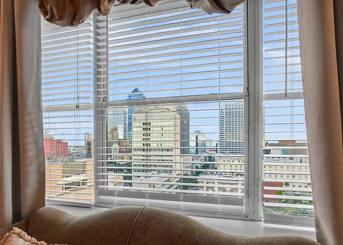 Cozy Downtown Condominium
